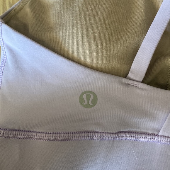 Lululemon Womens size 6 padded workout bra lilac color - Picture 3 of 3
